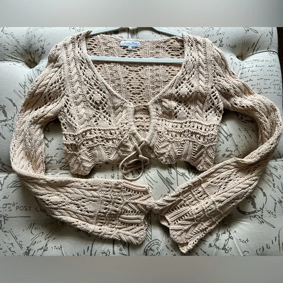 Beautiful Hand Knit Cropped Sweater with Bell Sleeves Boho Gypsy Look Large - Picture 3 of 10